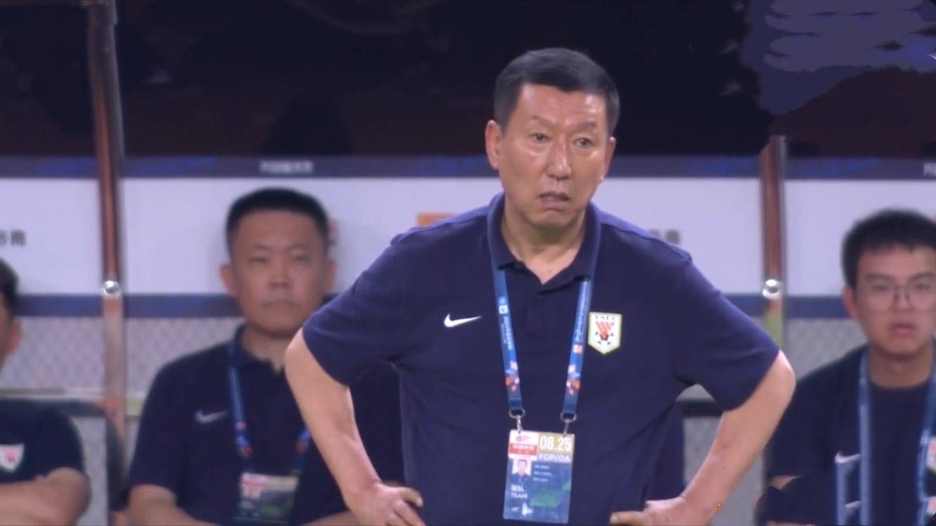 不仅十分贴切的表现出深圳现代化的科技感，也为影片增加了极高的可看性